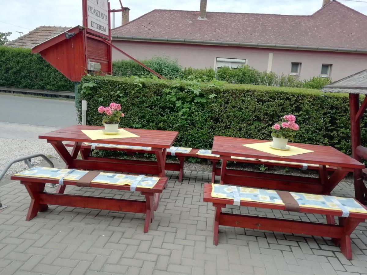 Vadasztanya Fogado Apartment Egerszalok Luaran gambar